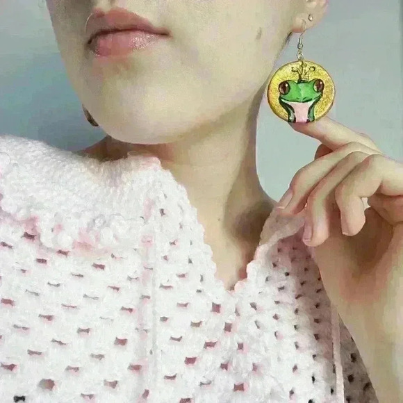 Frog queen on circle hoop hand-painted gold earrings ✦ Cute forest fairy style ✦ - Picture 2 of 10